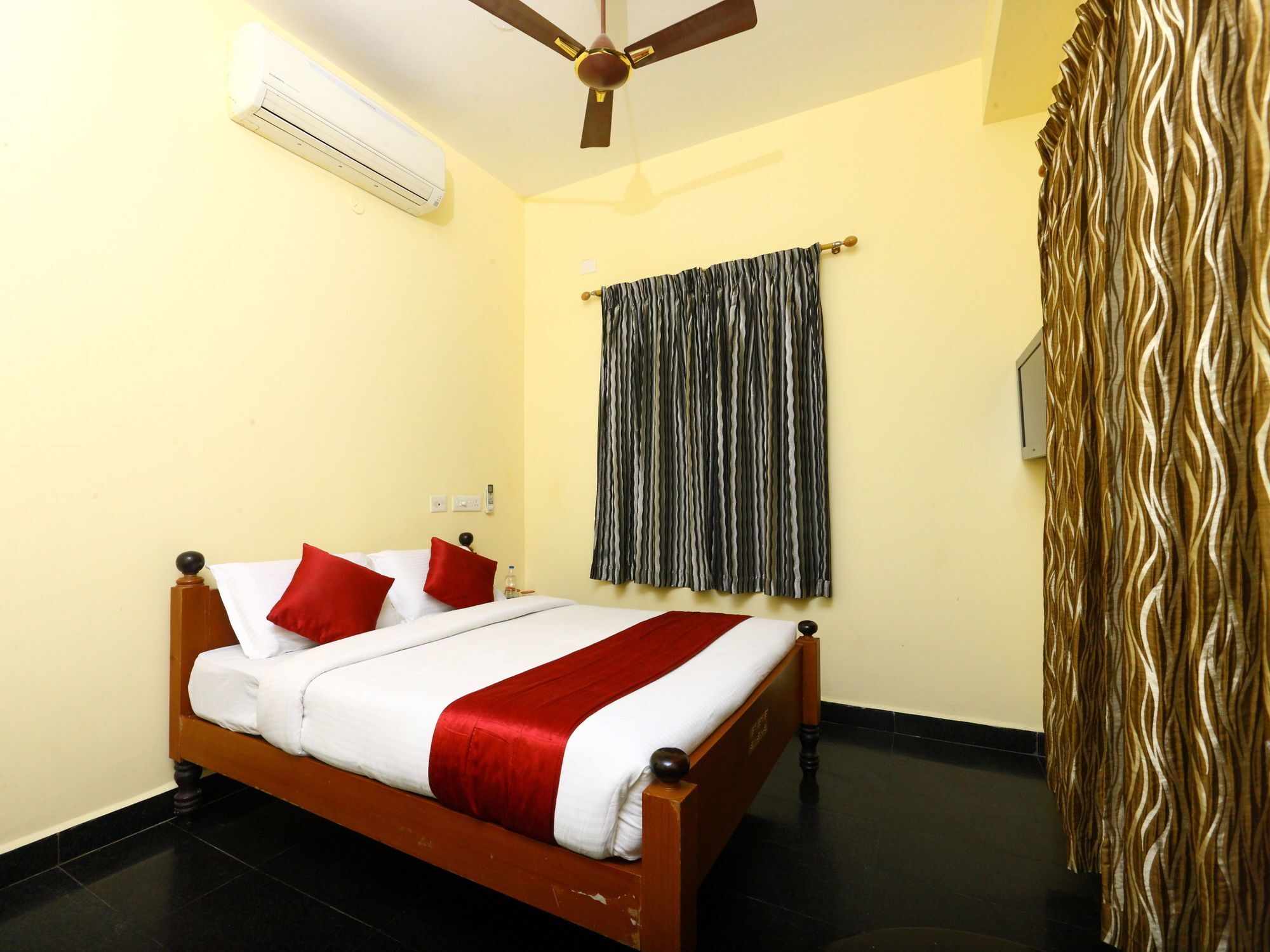 Oyo 10630 Hotel Nano Turf Madurai Esterno foto